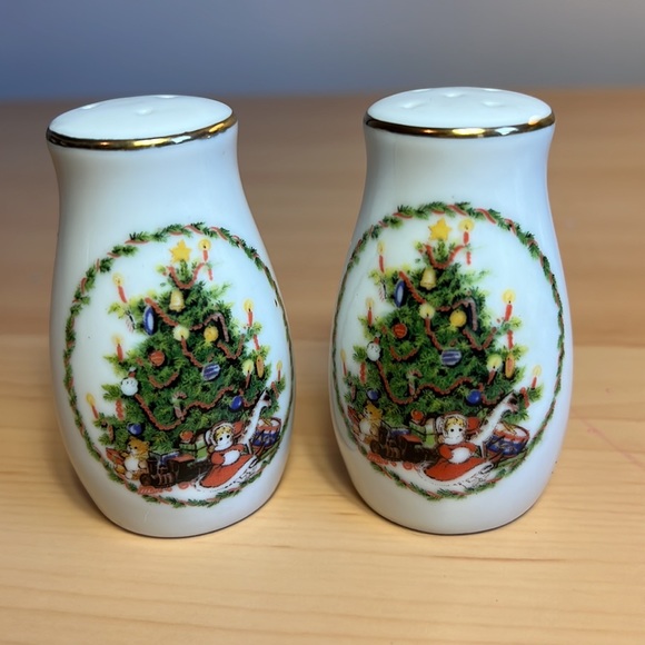 Kurt Adler Other - Vintage Kurt S Adler (KSA) Salt & Pepper Christmas Tree Design Made in Japan NWT